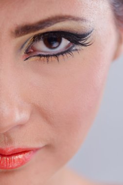 lüks makyaj ile güzel bir kadın