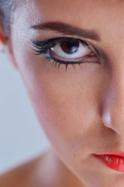 lüks makyaj ile güzel bir kadın