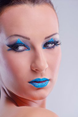 lüks makyaj ile güzel bir kadın