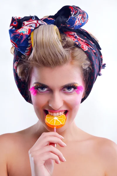 lüks makyaj ile güzel bir kadın