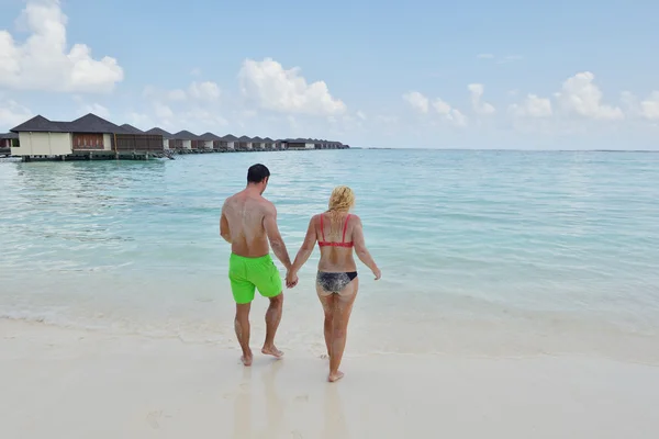 Happy young couple at summer vacation have fun and relax — Stock Photo, Image