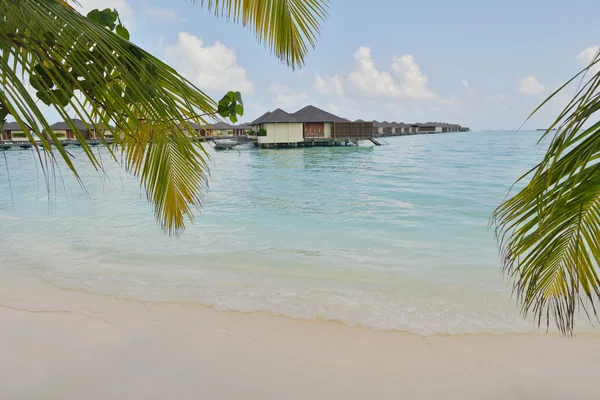 Feliz pareja joven en las vacaciones de verano divertirse y relajarse — Foto de Stock