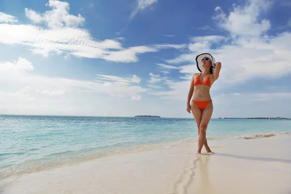 Bella griglia sulla spiaggia buon divertimento — Foto Stock