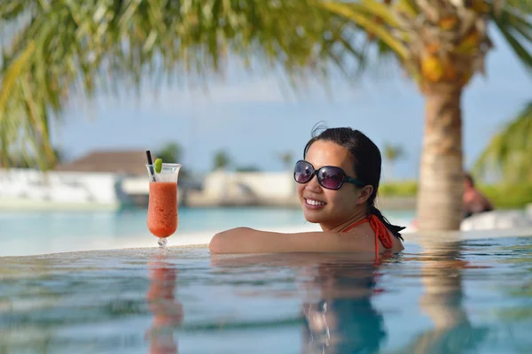 Beautiful gril on beach have fun — Stock Photo, Image