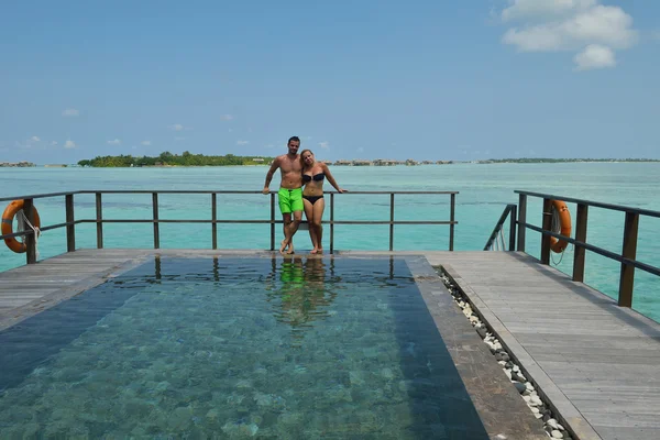 yaz tatili mutlu genç çifte eğlence ve bea sakin ol