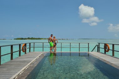 yaz tatili mutlu genç çifte eğlence ve bea sakin ol