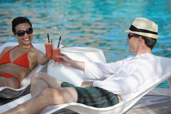 Happy young couple have fun on beach — Stock Photo, Image