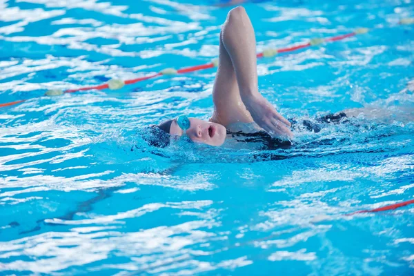 수영 여자 — 스톡 사진