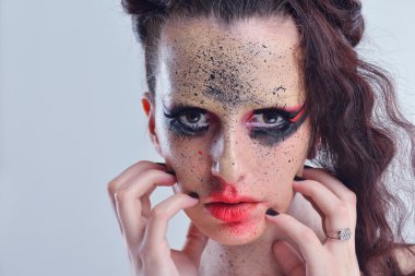 lüks makyaj ile güzel bir kadın