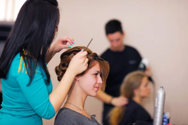 Bella donna con trucco di lusso — Foto Stock