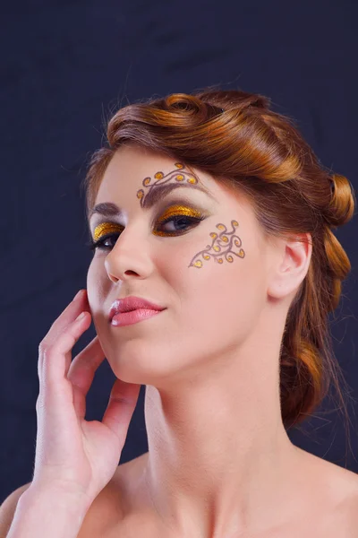 Krásná žena s luxusní make-up — Stock fotografie