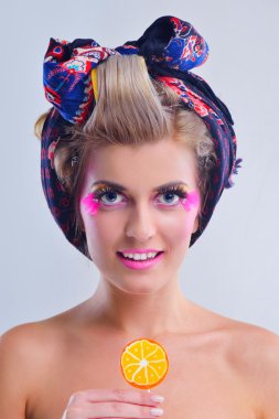 lüks makyaj ile güzel bir kadın