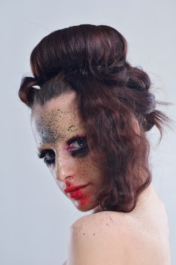 lüks makyaj ile güzel bir kadın