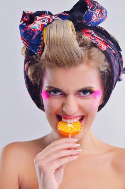 lüks makyaj ile güzel bir kadın