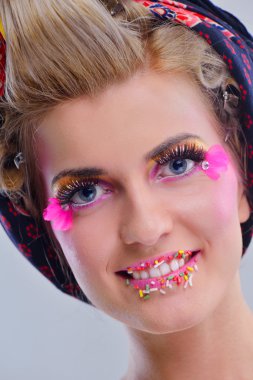 lüks makyaj ile güzel bir kadın