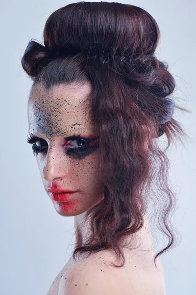 Belle femme avec maquillage de luxe — Photo