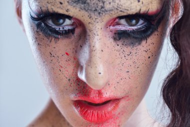 lüks makyaj ile güzel bir kadın