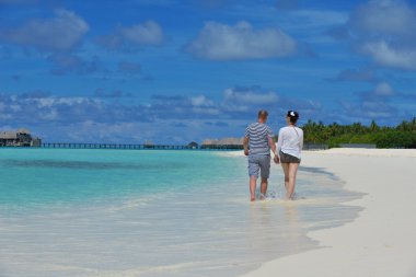 mutlu genç çift eğlenmek yaz