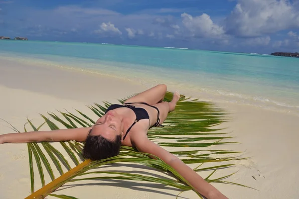 Gelukkige vrouw op zomer — Stockfoto