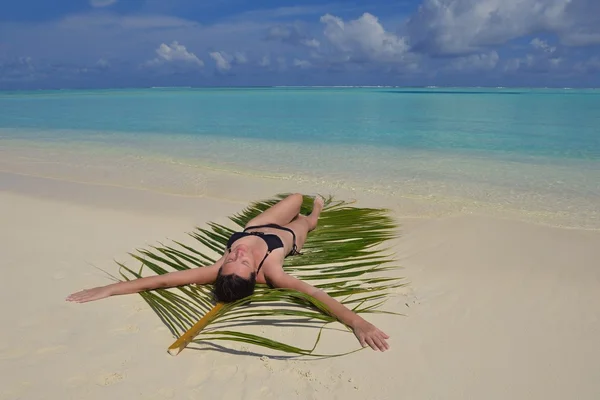 Gelukkige vrouw op zomer — Stockfoto