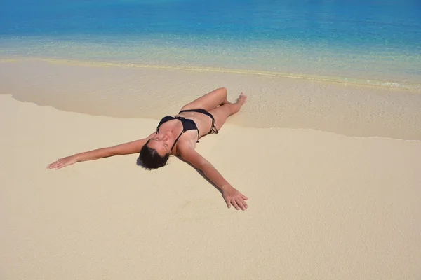 Gelukkige vrouw op zomer — Stockfoto