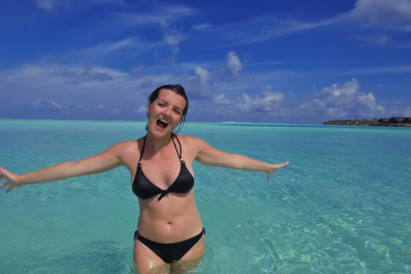 Mulher feliz no verão — Fotografia de Stock