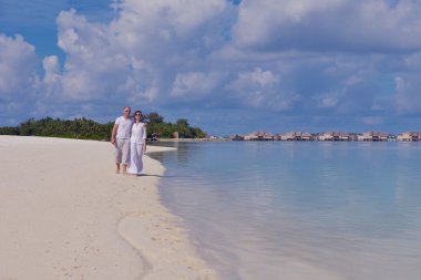 mutlu genç çift eğlenmek yaz