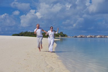 mutlu genç çift eğlenmek yaz