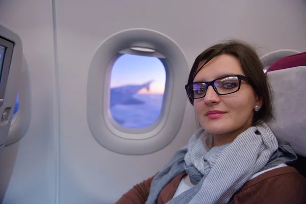 Donna in viaggio aereo — Foto Stock