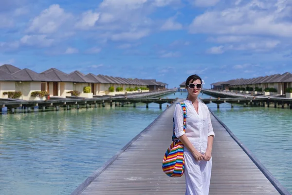 Mulher feliz no verão — Fotografia de Stock