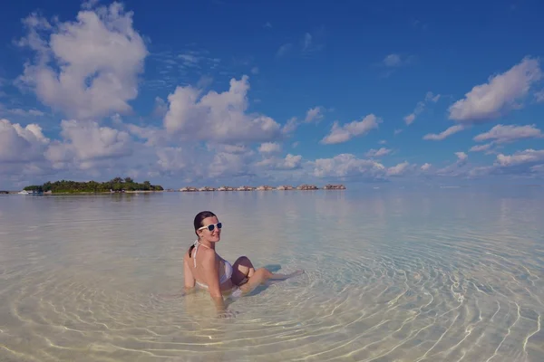 Mujer feliz en verano — Foto de Stock