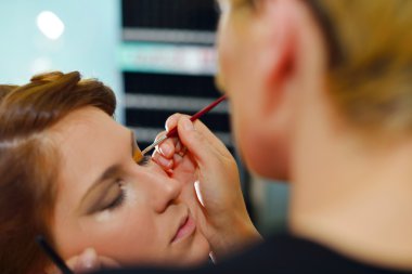 lüks makyaj ile güzel bir kadın