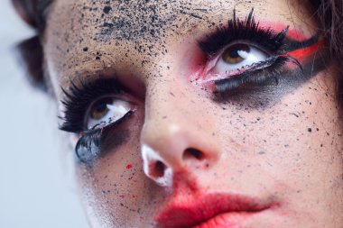 lüks makyaj ile güzel bir kadın