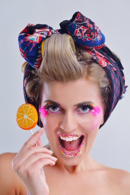 lüks makyaj ile güzel bir kadın