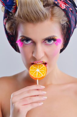 lüks makyaj ile güzel bir kadın