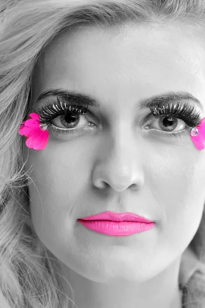 Mooie vrouw met luxe make-up — Stockfoto