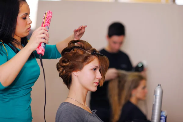 Belle femme avec maquillage de luxe — Photo