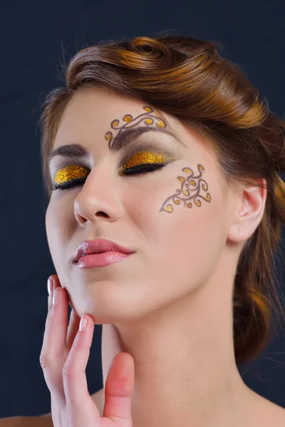 Krásná žena s luxusní make-up — Stock fotografie