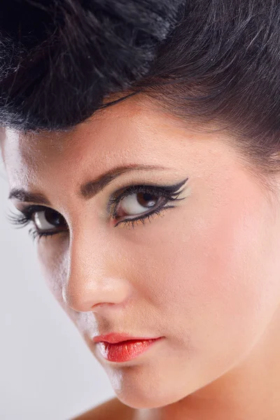 Bella donna con trucco di lusso — Foto Stock