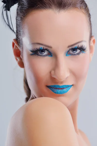 Schöne Frau mit Luxus-Make-up — Stockfoto