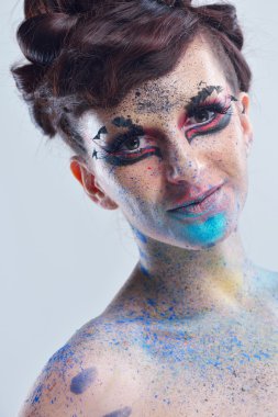 lüks makyaj ile güzel bir kadın