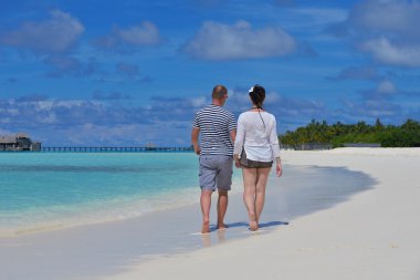 yaz tatili mutlu genç çifte eğlence ve bea sakin ol