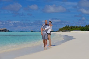 yaz tatili mutlu genç çifte eğlence ve bea sakin ol