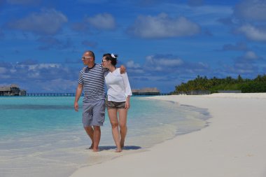 yaz tatili mutlu genç çifte eğlence ve bea sakin ol