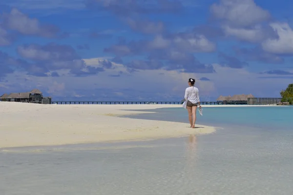 Mujer feliz disfrutar de la hora de verano —  Fotos de Stock