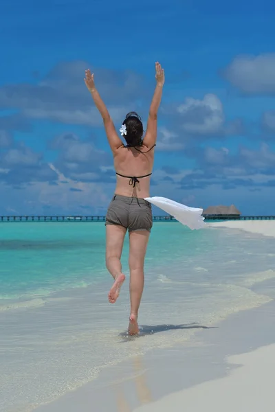 Mujer feliz disfrutar de la hora de verano —  Fotos de Stock