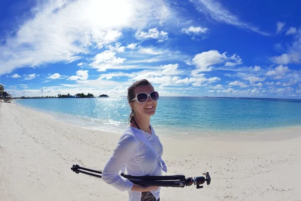 Mujer feliz disfrutar de la hora de verano — Foto de Stock