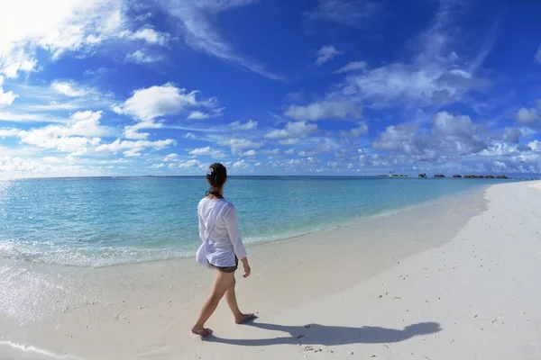 Mujer feliz disfrutar de la hora de verano —  Fotos de Stock