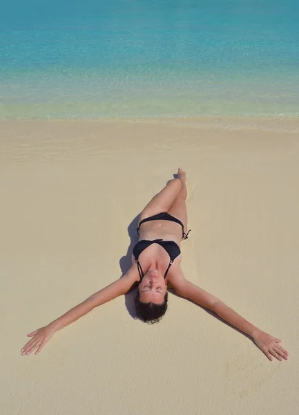 Mujer feliz disfrutar de la hora de verano — Foto de Stock