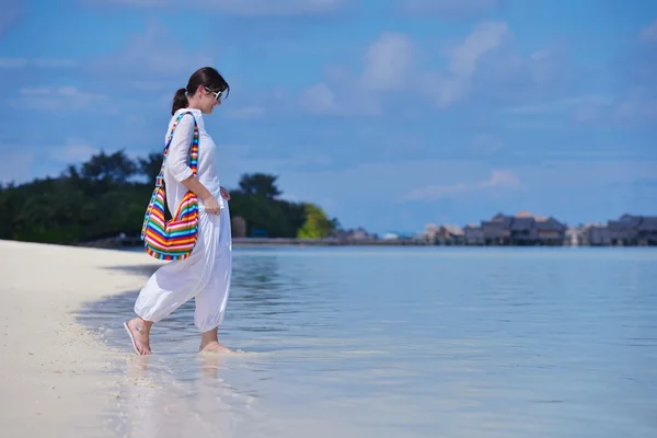 Happy woman enjoy summer time — Stock Photo, Image